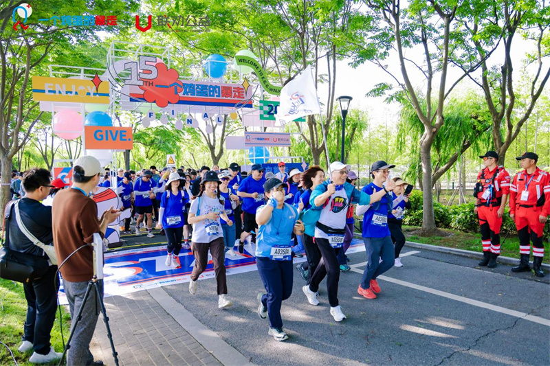 为爱“暴走”再出发 王小卤连续两年助力“一个鸡蛋的暴走”公益活动